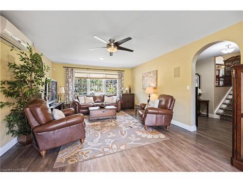 4841 Wolfe Swamp Road, Harrowsmith, ON - Indoor Photo Showing Living Room