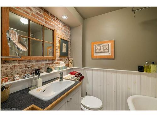 64 Wellington Street, Kingston, ON - Indoor Photo Showing Bathroom
