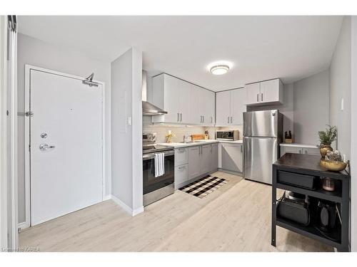 609-66 Greenview Drive, Kingston, ON - Indoor Photo Showing Kitchen With Stainless Steel Kitchen