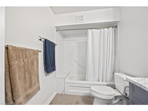 609-66 Greenview Drive, Kingston, ON - Indoor Photo Showing Bathroom