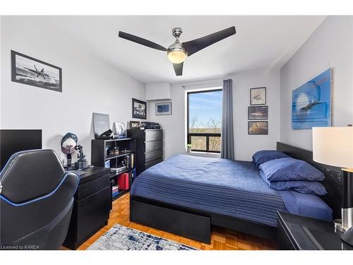 609-66 Greenview Drive, Kingston, ON - Indoor Photo Showing Bedroom
