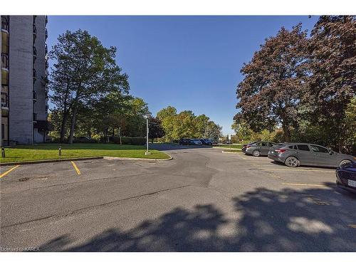 609-66 Greenview Drive, Kingston, ON - Outdoor