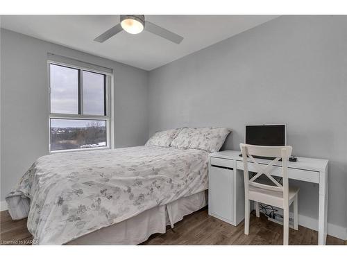 412-334 Queen Mary Road, Kingston, ON - Indoor Photo Showing Bedroom