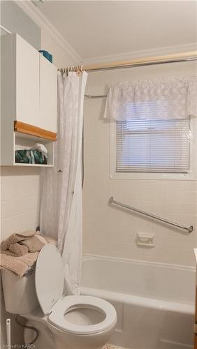 3028 County Road 29, Elizabethtown, ON - Indoor Photo Showing Bathroom