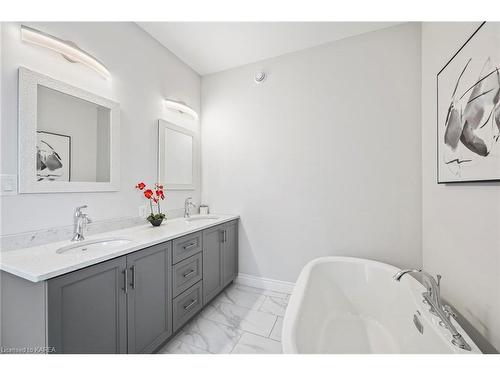 730 Squirrel Hill Drive, Kingston, ON - Indoor Photo Showing Bathroom