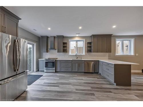 730 Squirrel Hill Drive, Kingston, ON - Indoor Photo Showing Kitchen With Upgraded Kitchen