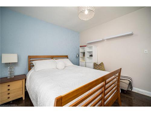 107 Stephen Street, Kingston, ON - Indoor Photo Showing Bedroom