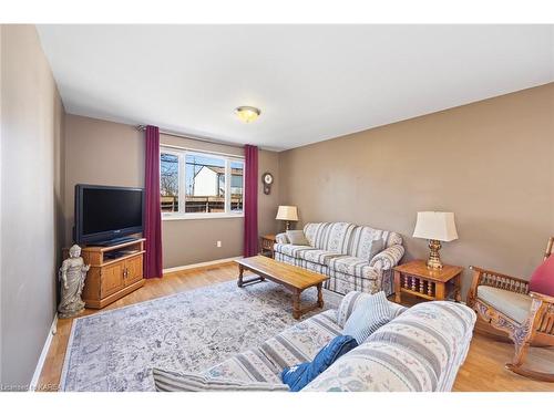 943 Pembridge Crescent, Kingston, ON - Indoor Photo Showing Other Room