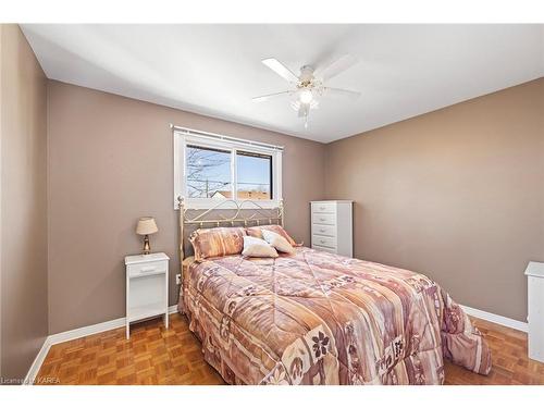 943 Pembridge Crescent, Kingston, ON - Indoor Photo Showing Bedroom