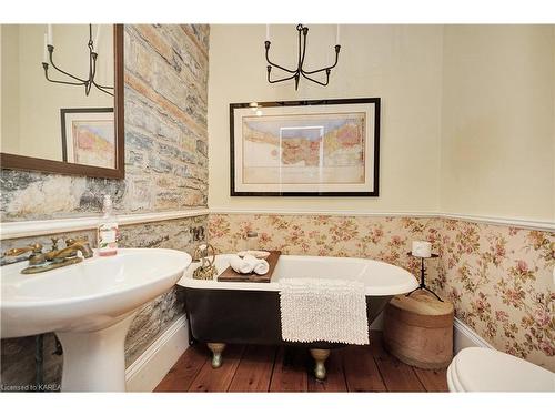 1775 Highway 38 Highway, Kingston, ON - Indoor Photo Showing Bathroom