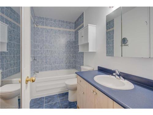 124 Britannia Crescent, Bath, ON - Indoor Photo Showing Bathroom