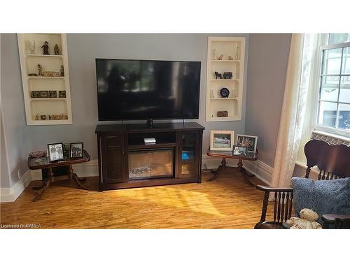 273 Dundas Street, Deseronto, ON - Indoor Photo Showing Living Room