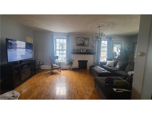 273 Dundas Street, Deseronto, ON - Indoor Photo Showing Living Room