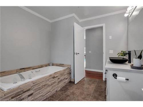 622 Cedarstone Road, Tamworth, ON - Indoor Photo Showing Bathroom