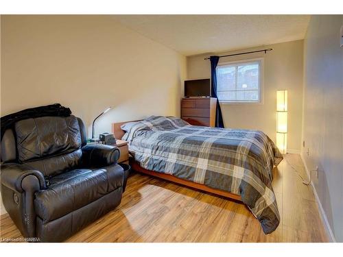 107-573 Armstrong Road, Kingston, ON - Indoor Photo Showing Bedroom