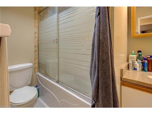 107-573 Armstrong Road, Kingston, ON - Indoor Photo Showing Bathroom