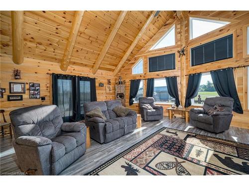 738 Miller Road, Tamworth, ON - Indoor Photo Showing Living Room