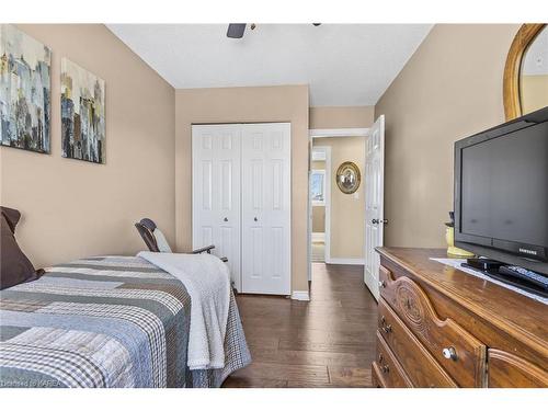 91 Mckeown Crescent, Amherstview, ON - Indoor Photo Showing Bedroom