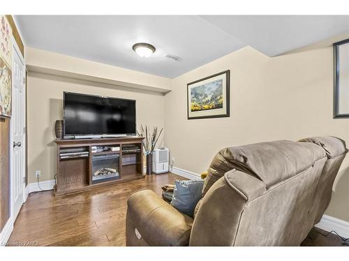 91 Mckeown Crescent, Amherstview, ON - Indoor Photo Showing Living Room