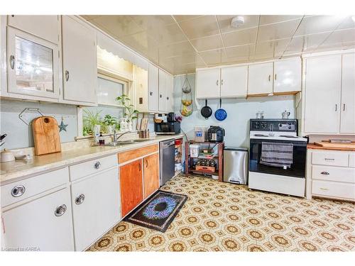 4503 Portland Avenue, Sydenham, ON - Indoor Photo Showing Kitchen With Double Sink