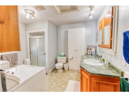 4503 Portland Avenue, Sydenham, ON - Indoor Photo Showing Bathroom