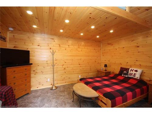 76 Downie Island, Lansdowne, ON - Indoor Photo Showing Bedroom