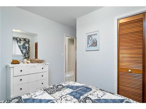 2605 Tiller Lane, Kingston, ON - Indoor Photo Showing Bedroom