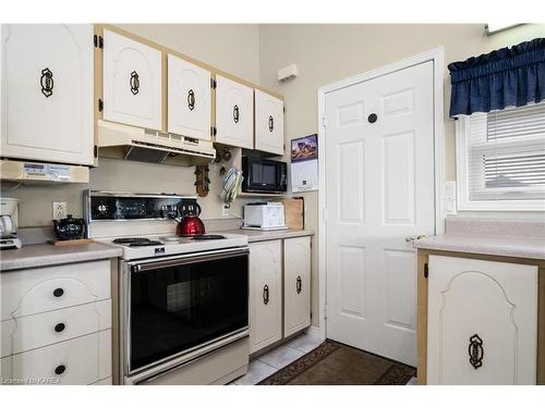 2605 Tiller Lane, Kingston, ON - Indoor Photo Showing Kitchen