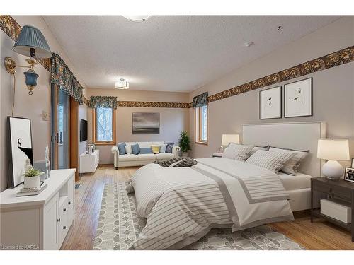 5582 Hinchinbrooke Road, Hartington, ON - Indoor Photo Showing Bedroom