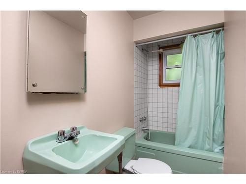 1034 Browns Lane, North Frontenac, ON - Indoor Photo Showing Bathroom