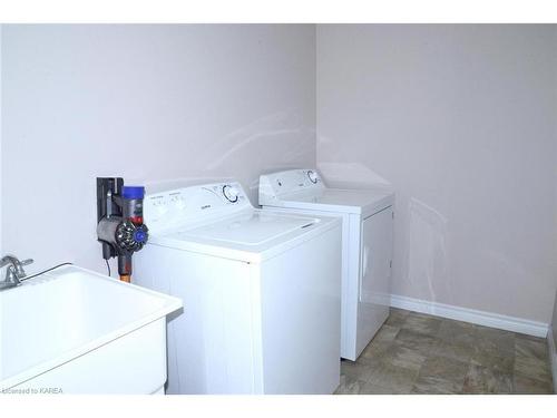 1400 Tremont Drive, Kingston, ON - Indoor Photo Showing Laundry Room