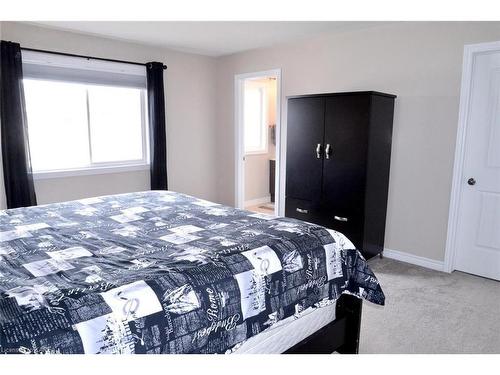 1400 Tremont Drive, Kingston, ON - Indoor Photo Showing Bedroom