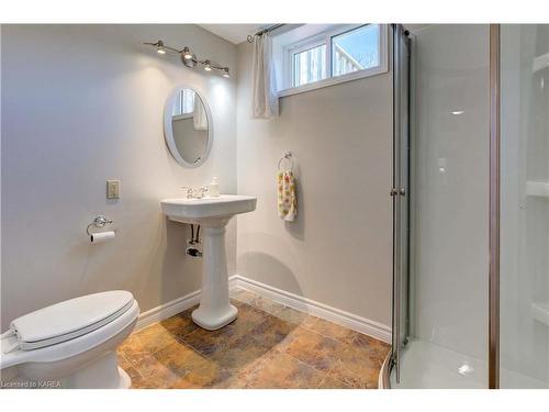 830 Brandy Court, Kingston, ON - Indoor Photo Showing Bathroom