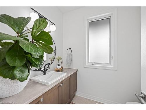 852 Stonewalk Drive, Kingston, ON - Indoor Photo Showing Bathroom