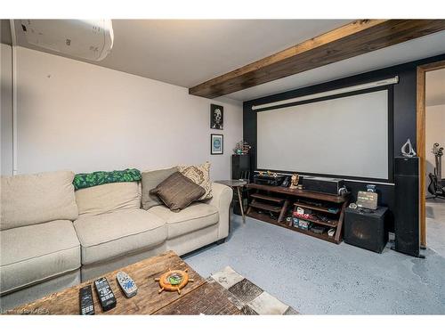 227 Cross Street, Deseronto, ON - Indoor Photo Showing Living Room