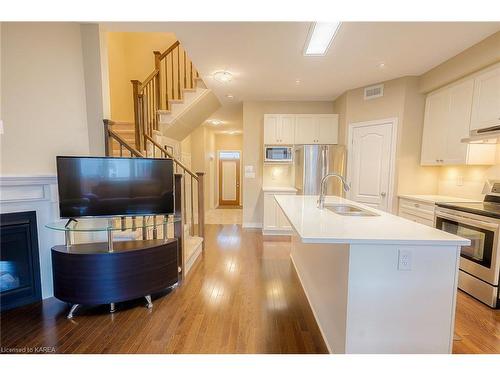 1341 Tremont Drive, Kingston, ON - Indoor Photo Showing Kitchen With Upgraded Kitchen