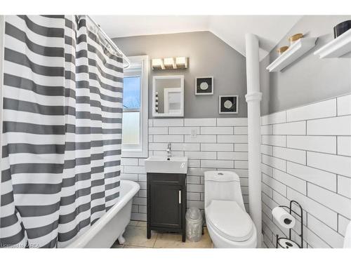 164 Arthur Street, Gananoque, ON - Indoor Photo Showing Bathroom