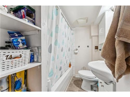 171 Regent Street, Kingston, ON - Indoor Photo Showing Bathroom