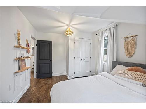 13 Bishop Street, Kingston, ON - Indoor Photo Showing Bedroom