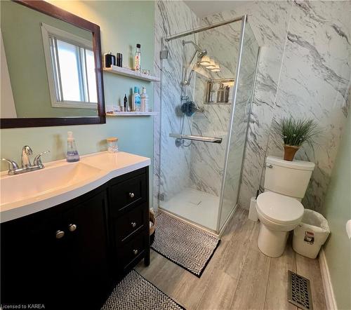 715 Collins Bay Road, Kingston, ON - Indoor Photo Showing Bathroom