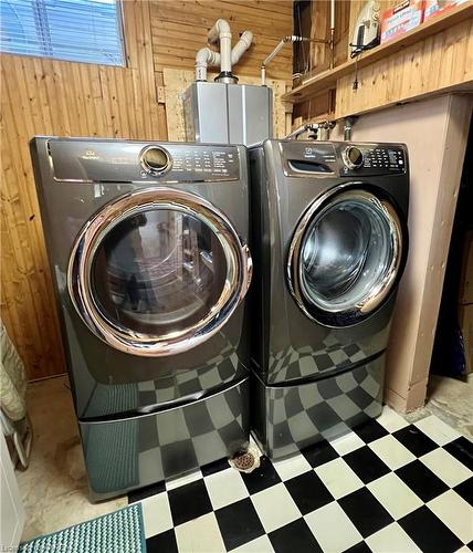 715 Collins Bay Road, Kingston, ON - Indoor Photo Showing Laundry Room