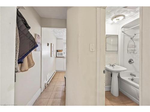 441 Bagot Street, Kingston, ON - Indoor Photo Showing Bathroom