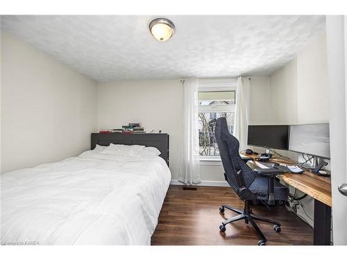 441 Bagot Street, Kingston, ON - Indoor Photo Showing Bedroom