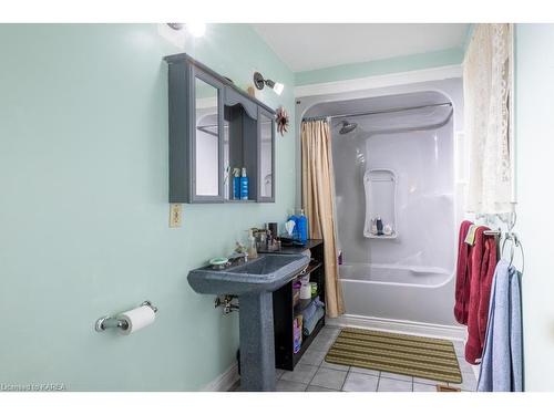 26 Skootamatta Lake Road, Cloyne, ON - Indoor Photo Showing Bathroom