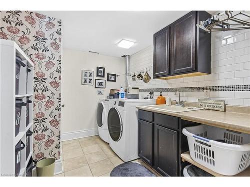 1015 Cedarwoods Drive, Verona, ON - Indoor Photo Showing Laundry Room