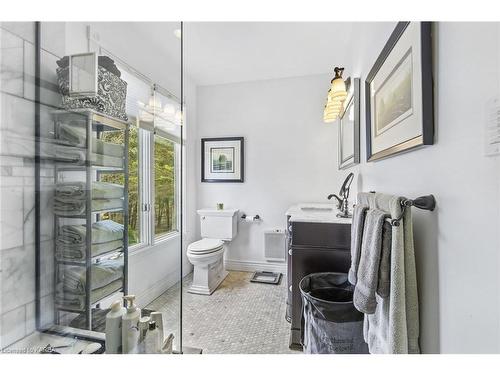 1015 Cedarwoods Drive, Verona, ON - Indoor Photo Showing Bathroom