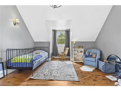 1015 Cedarwoods Drive, Verona, ON - Indoor Photo Showing Bedroom