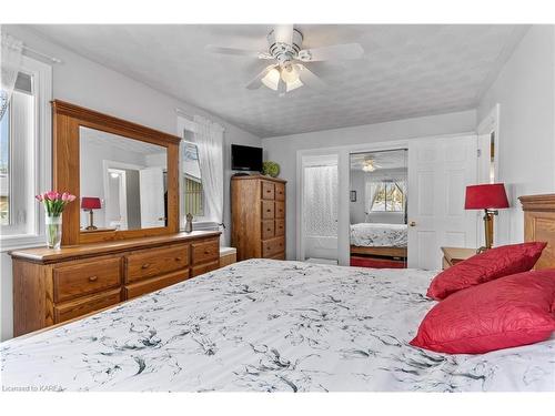 1064 Bauder Crescent, Kingston, ON - Indoor Photo Showing Bedroom