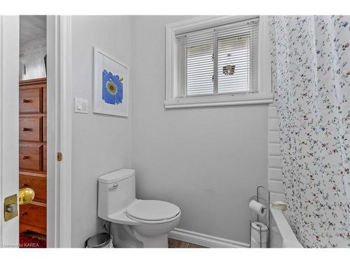 1064 Bauder Crescent, Kingston, ON - Indoor Photo Showing Bathroom