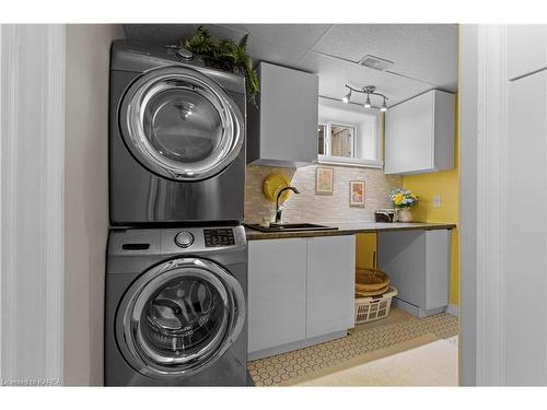 1064 Bauder Crescent, Kingston, ON - Indoor Photo Showing Laundry Room